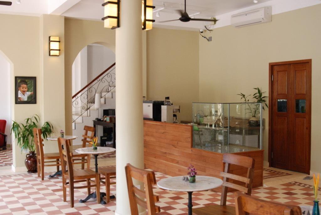Hotel The Columns à Kampot Extérieur photo